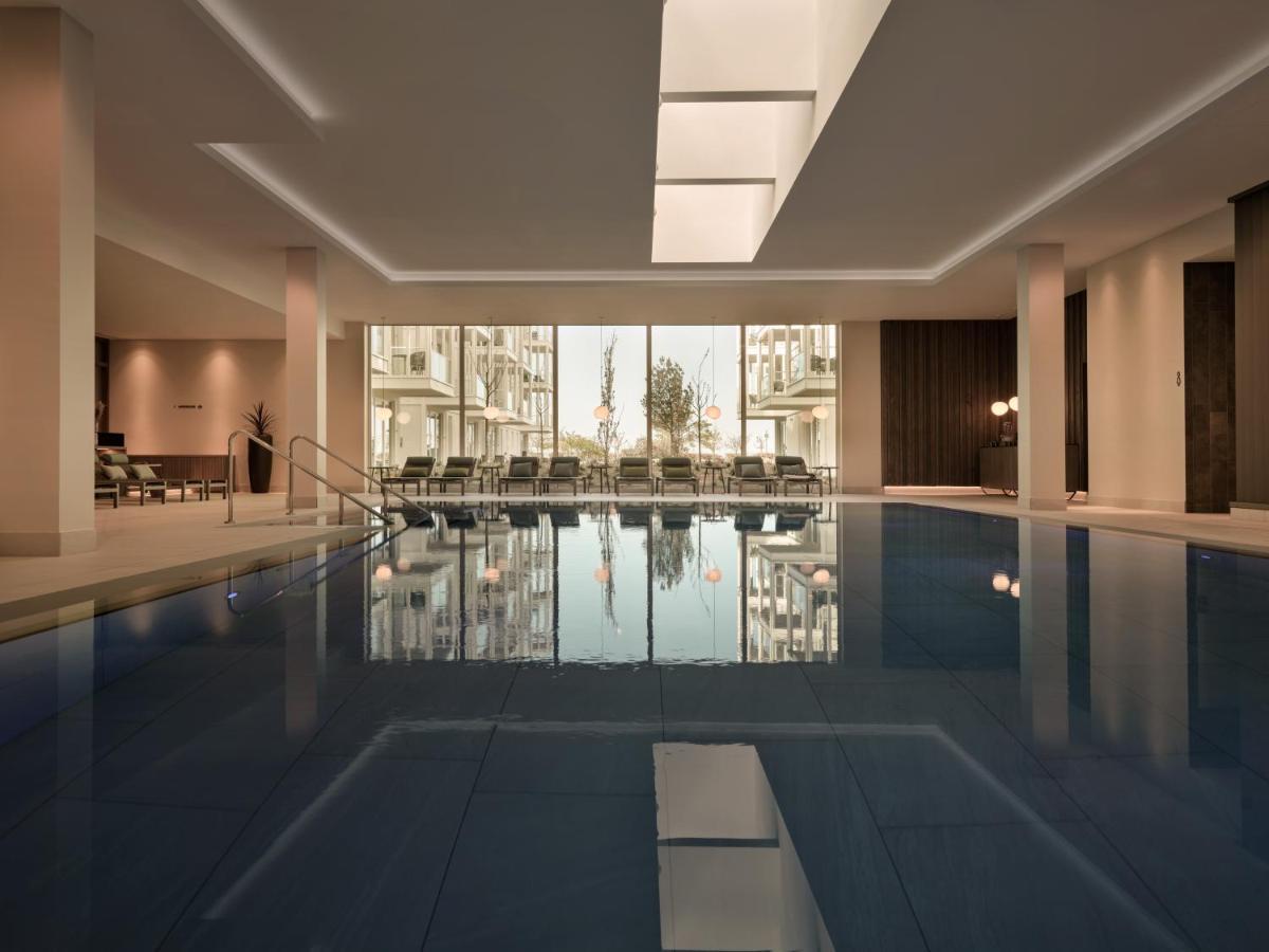 The Breeze Aparthotel Heringsdorf  Luaran gambar The swimming pool at The Dorchester